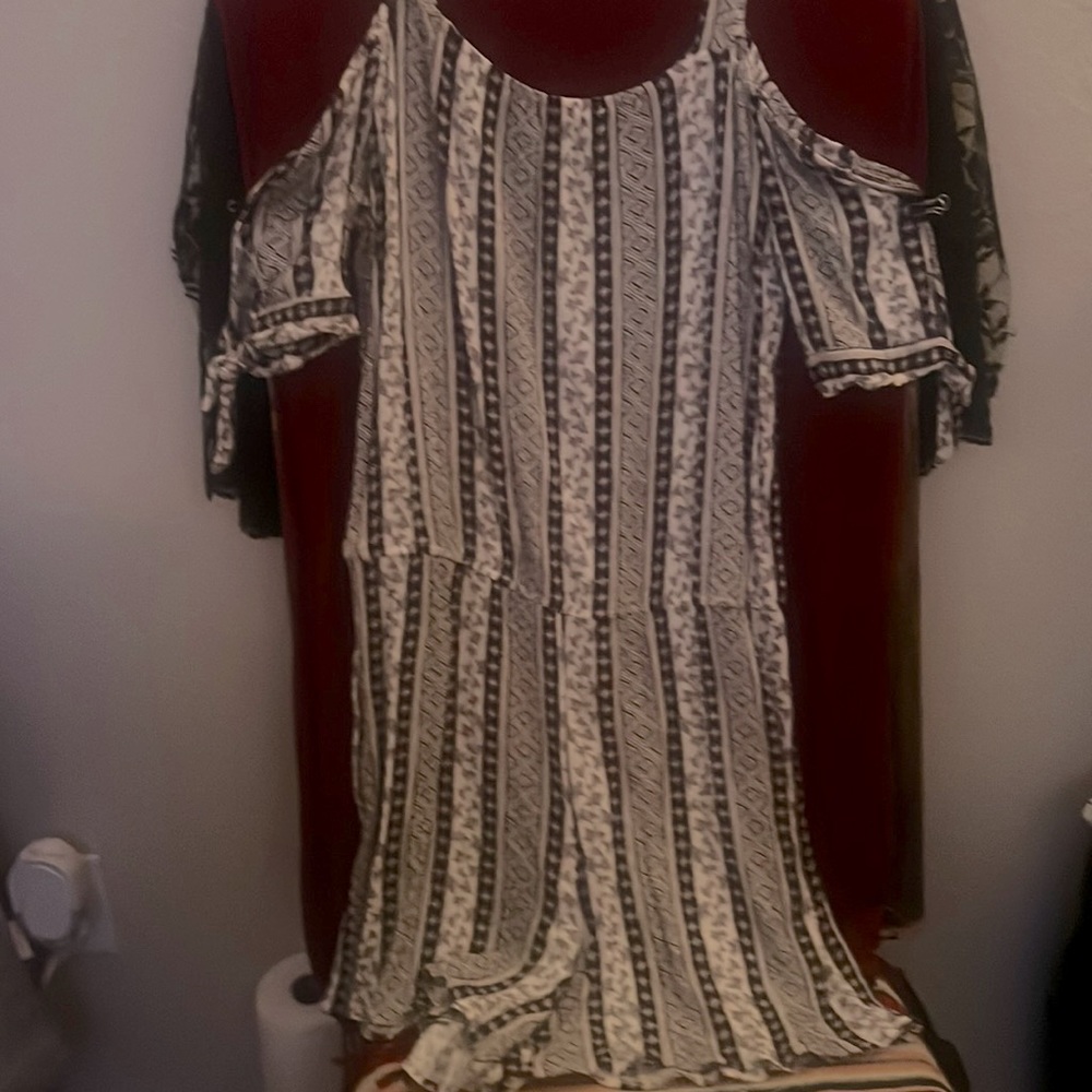 This is a black and white romper size large. Never worn perfect condition